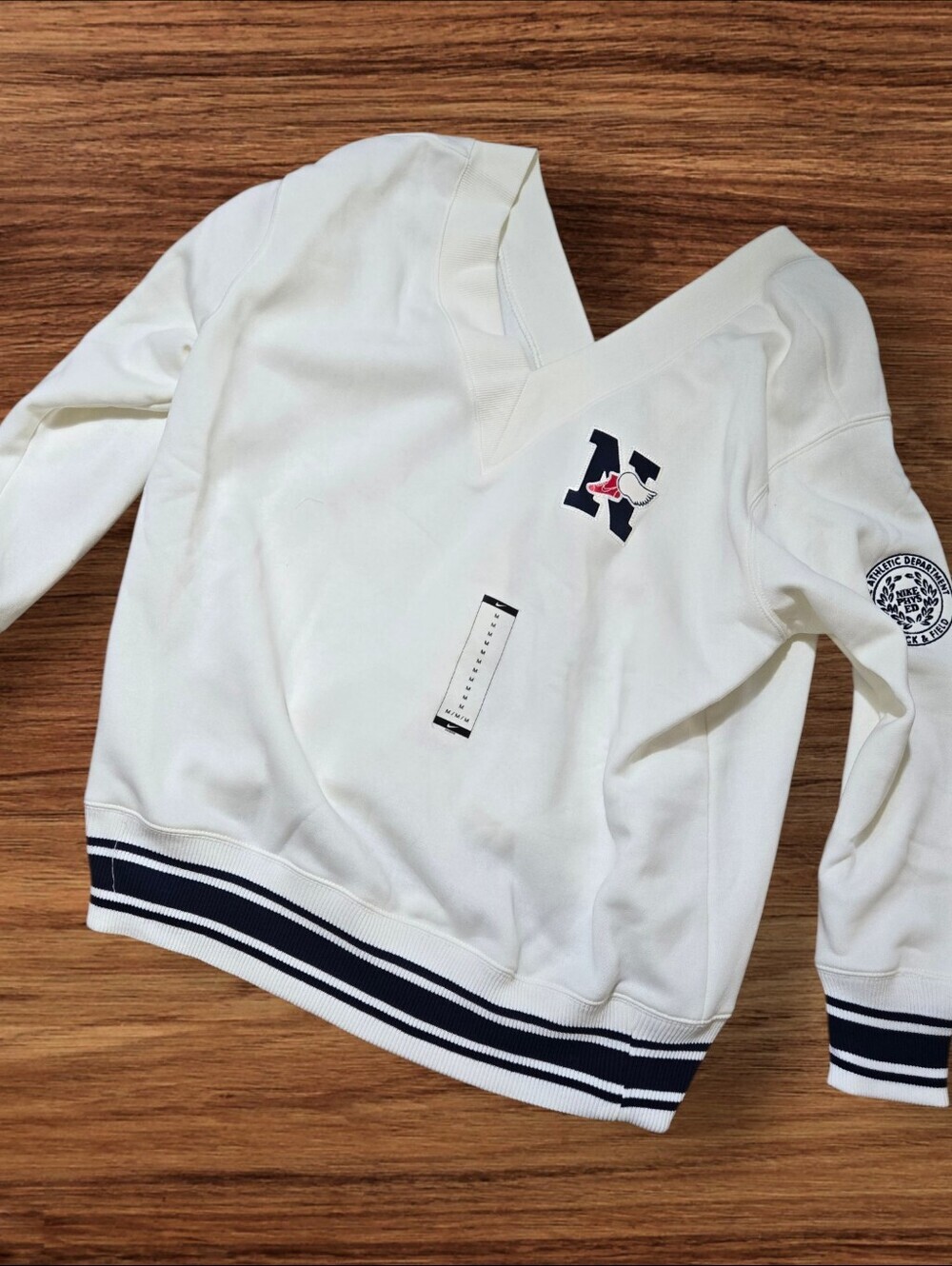 Nike Sail White V-neck Varsity Sweatshirt with Navy Stripes and 'N' Patch NWT - Picture 4 of 9